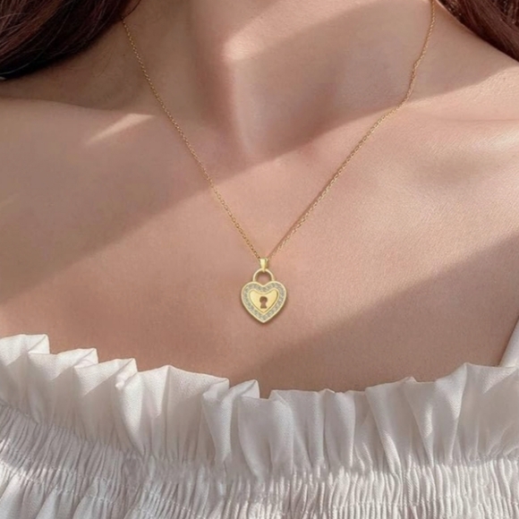 SIUMAL Gold Plated Cubic Zirconia Heart Necklace - Picture 5 of 7